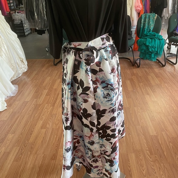 Formal mid ankle dress by R & M Richard’s size 16W black with multi colored bott - Picture 6 of 9